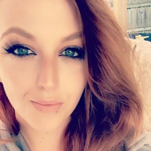 Meet your Posher, Caitlin